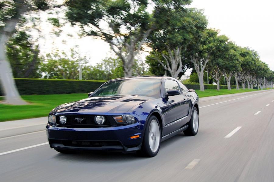  Ford Mustang GT 2010 года  (фото 22 из 213)